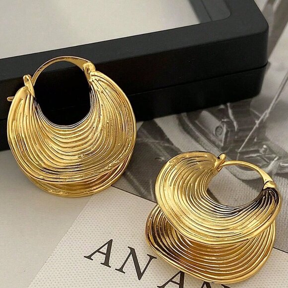 Gold Women's 1 Pair European Trend Metal Geometric Earrings - Picture 1 of 6